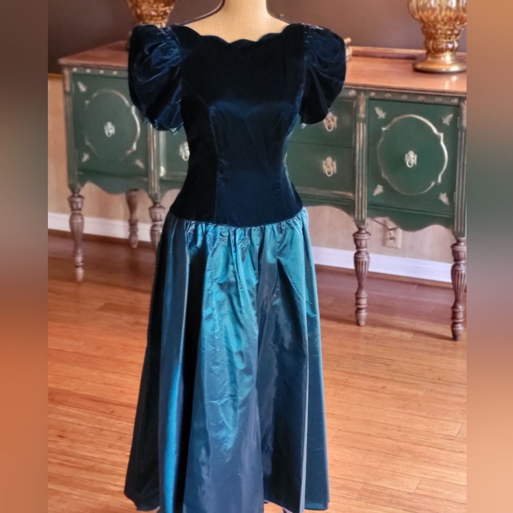 Elegant Teal Puff-Sleeve Velvet & Satin Dress